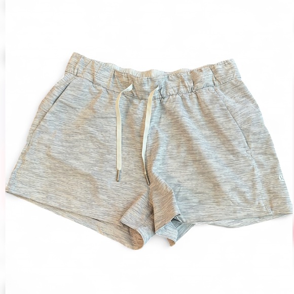Lululemon On The Fly Short *2.5" Wee Are From Space Nimbus Battleship 8 - Picture 2 of 7